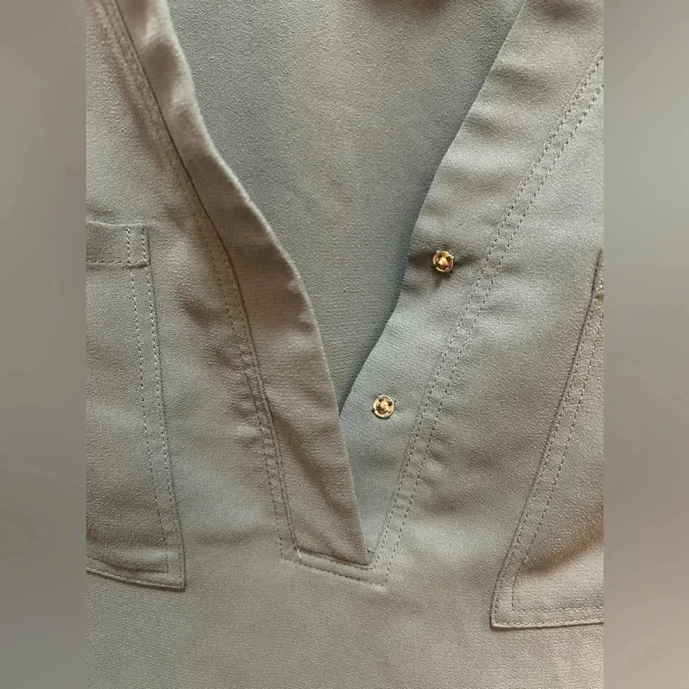 Nine West Green Long Sleeve Button Up Blouse. Size Small - Picture 3 of 5